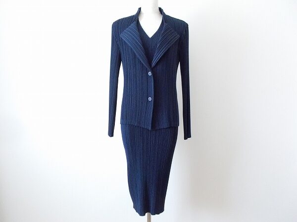 美品状態で買取!イッセイミヤケのワンピースセットアップ