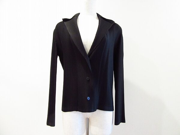 すっきりしたシルエットが特徴｜イッセイミヤケのジャケットを買取しました
