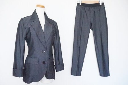 知的に決まる｜レジーナロマンティコのパンツスーツを買取しました