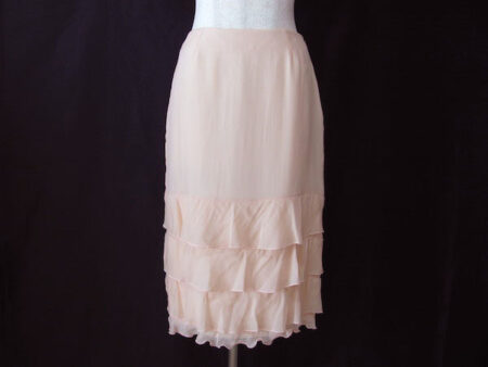繊細なピンクとフリルに包み込まれる｜ヴァレンティノのスカートを買取しました