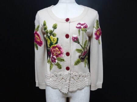 大胆刺繍が華やか｜ユキトリイのカーディガンを買取しました