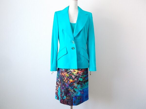 涼し気ブルーが印象的なエスカーダのセットアップを買取しました