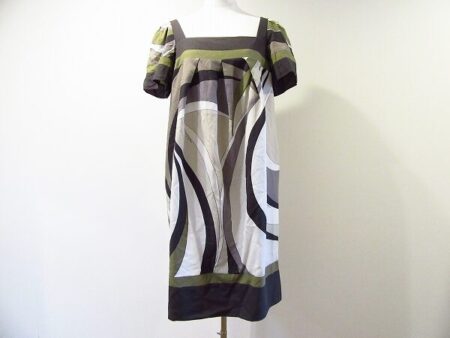 引き込まれる絵柄がポイント｜アドーアのワンピースを買取しました