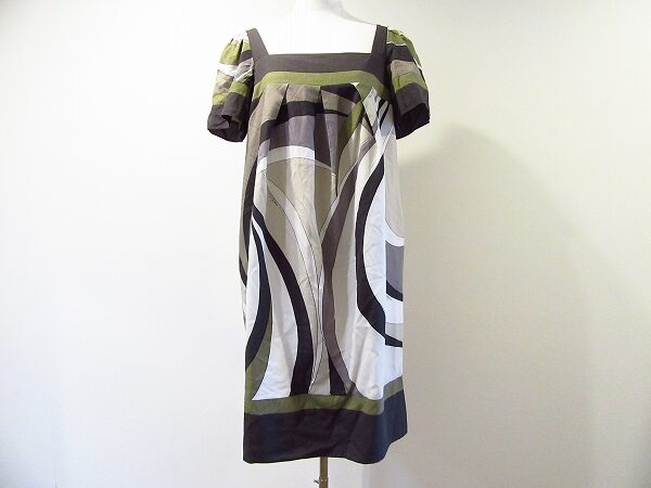 引き込まれる絵柄がポイント|アドーアのワンピースを買取しました