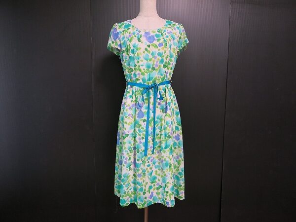 清楚な印象にもなる|銀座マギーのワンピースを買取しました