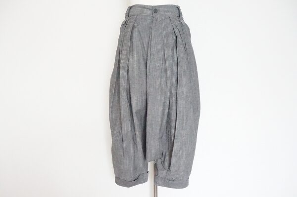 優しく広がるデザインがポイント｜モユルセンソユニコのサルエルパンツを買取しました