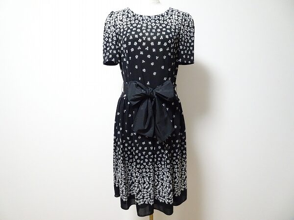 華やかなデザインでふわりと決める|エムズグレイシーのワンピースを買取しました