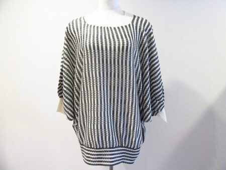 事前準備不要の出張買取にて、斉藤都世子のニットを買取いたしました