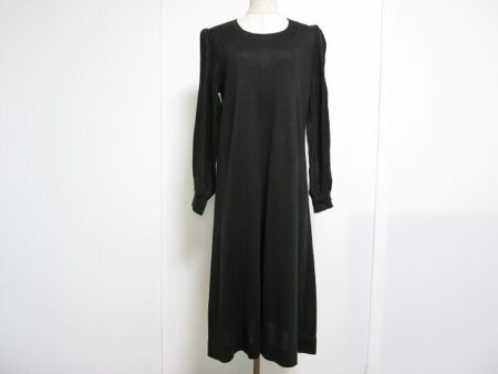 繊細ラインが好印象に｜斉藤都世子のワンピースを買取しました