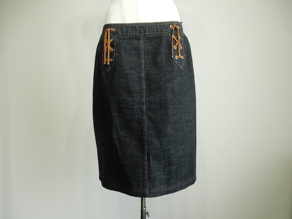 デニム×レースアップがほどよいバランス|エスカーダのスカートを買取しました
