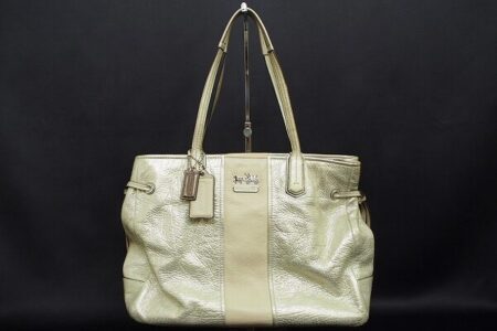 毎日でも使えるシンプルさが魅力｜コーチのトートバッグを買取しました