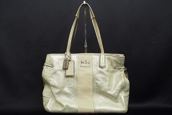 毎日でも使えるシンプルさが魅力｜コーチのトートバッグを買取しました