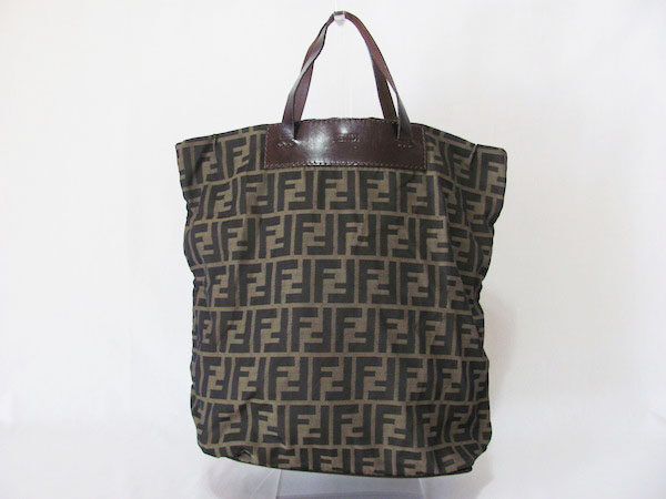 これぞフェンディ！ズッカ柄がいっぱい｜フェンディのショッピングバッグをお買取