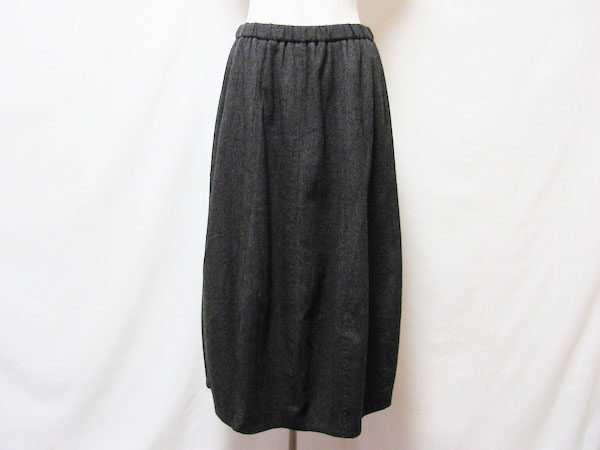 悠長なデザインでおっとりした雰囲気に|群言堂のスカートを買取しました