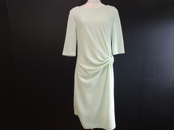 気品あるシルエットが上品｜ドゥクラッセ のワンピースを買取しました