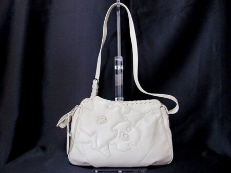 花モチーフ！イビザのショルダーバッグを買取させて頂きました