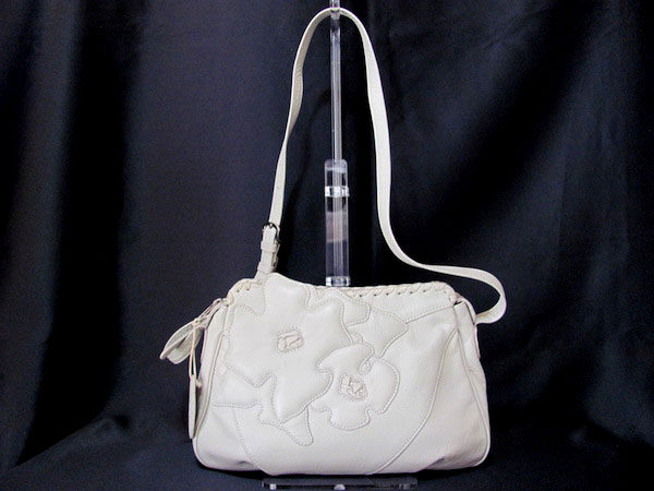 花モチーフ!イビザのショルダーバッグを買取させて頂きました