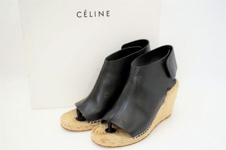 涼し気で解放感のあるセリーヌのサンダルを買取しました