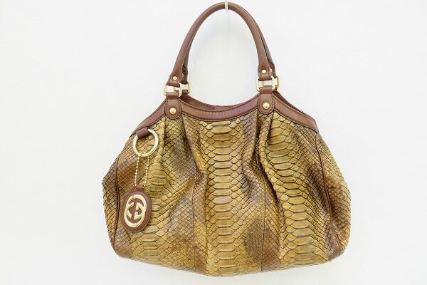 高貴なスーキーパイソン柄バッグを買取!グッチ