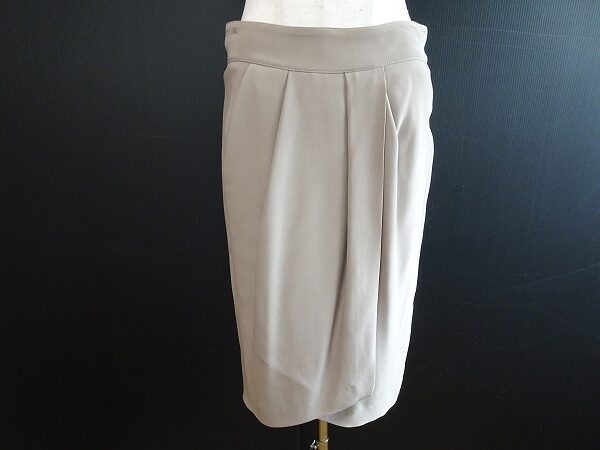 10点未満でもまずは買取ご相談を！アルマーニコレツィオーニのスカートを買取いたしました