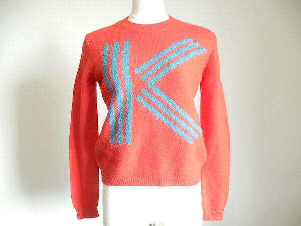 鮮やかな赤とロゴが目を引く|ケンゾーのニットを買取しました