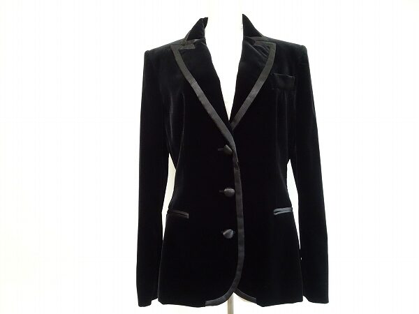 親近感を出しつつしまりのある印象に|モスキーノのジャケットを買取しました