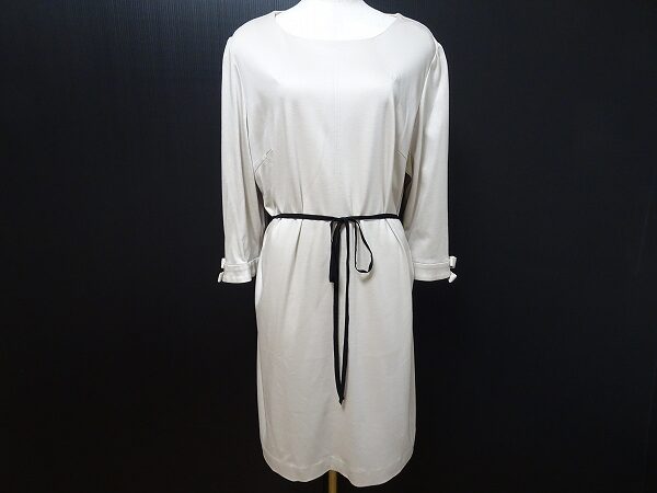 ベージュベースに黒のリボンが映える｜ローズティアラのワンピースを買取しました