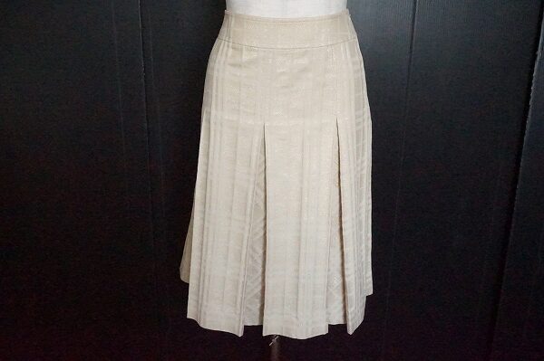 チェック柄のベージュスカートを買取！バーバリー