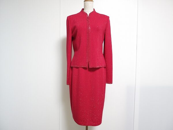 眩しい赤が印象的なセントジョンのセットアップを買取しました