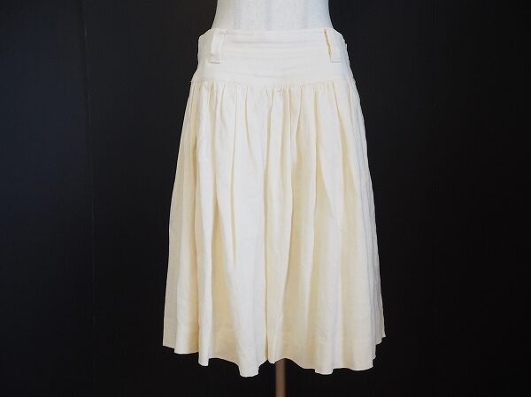 お洋服ケアをしやすくする買取！エポカのスカートを買取いたしました