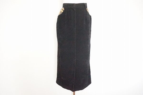 伊太利屋のロングスカートを美品状態で買取させて頂きました