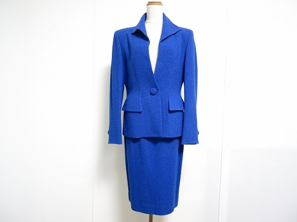 目が覚めるさわやかさ|イネスのスカートスーツを買取しました