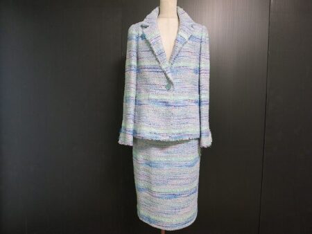 日本全国対応の宅配買取にて銀座マギーのスーツを買取いたしました