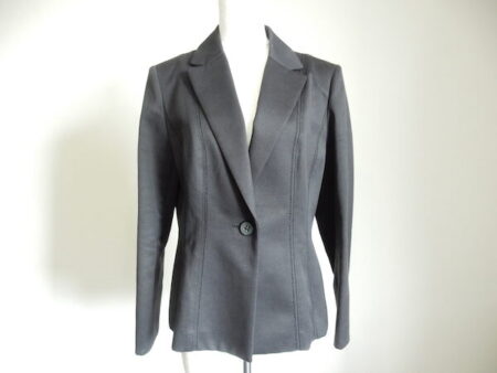 お仕事もはかどる｜ジバンシィのジャケットを買取しました