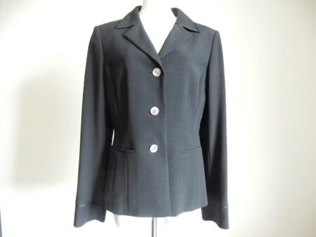 シンプルですっきりとしたシルエットが魅力｜ジバンシィのジャケットを買取しました