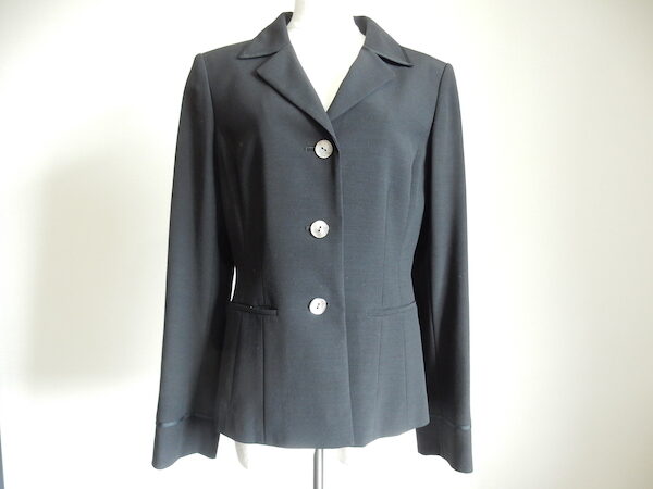 シンプルですっきりとしたシルエットが魅力|ジバンシィのジャケットを買取しました