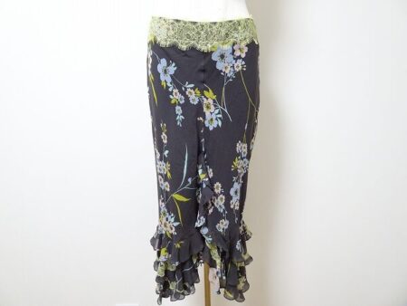 品あるレースで注目を浴びる｜ウンガロフューシャのスカートを買取しました