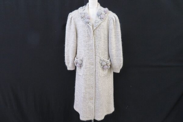 ほどよいボリューム感が優しい｜バラ色の暮しのコートを買取しました