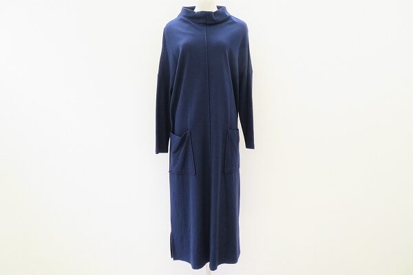 特別感のあるネイビーでシックに｜群言堂のワンピースを買取しました