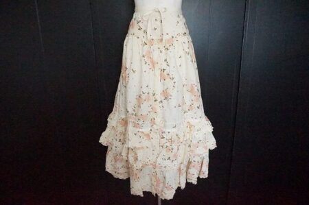 ピンクハウスの花柄フリルスカートを美品状態で買取させて頂きました