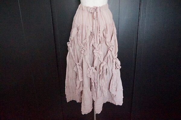 ピンクハウスのピンク系ロングスカートを美品状態で買取させて頂きました
