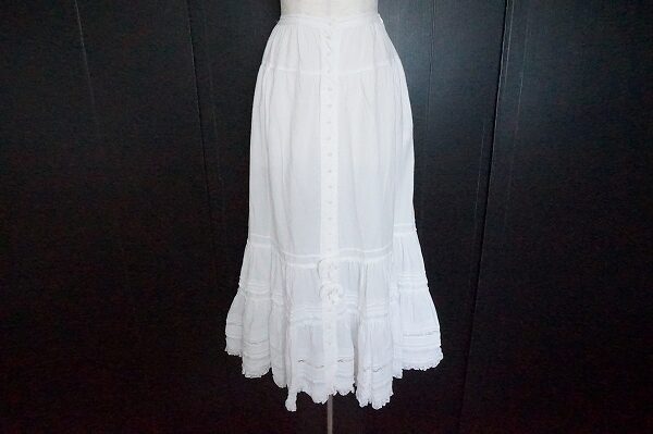 可憐な白のロング丈スカートを買取！ピンクハウス