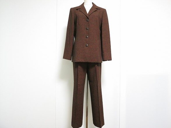 引越しで出た不用品は宅配買取でラクチン買取、レリアンのスーツを宅配買取いたしました