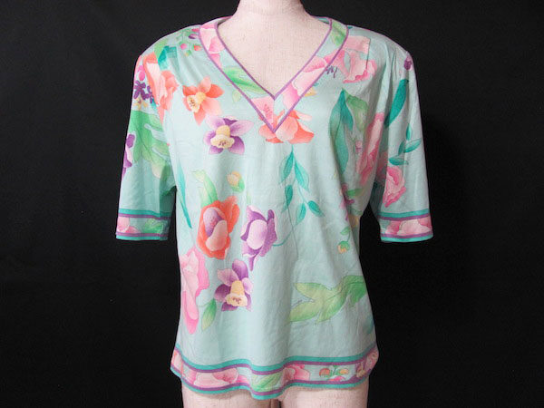 息を吞む清廉さ！レオナールの水色カットソーを買取させて頂きました