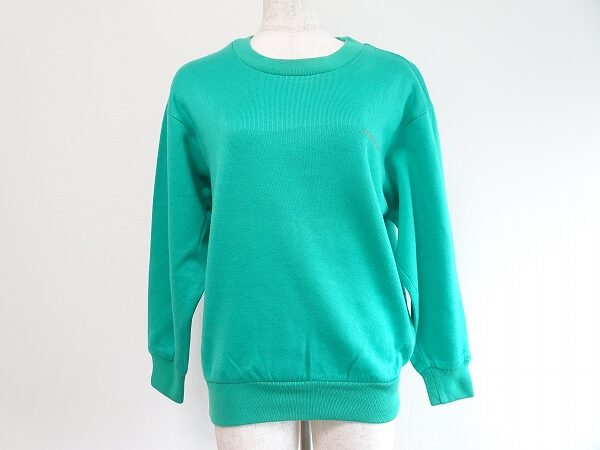 上品に動きやすくカジュアルなレオナールのトレーナーを買取させて頂きました