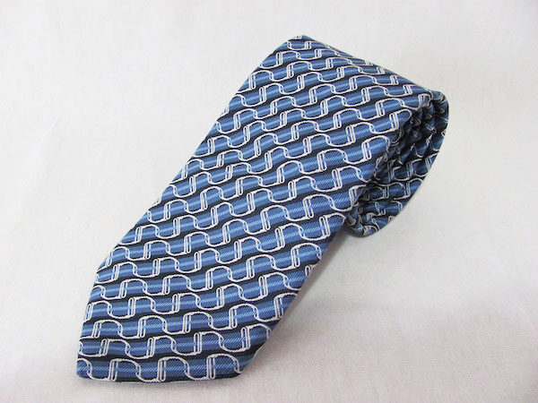エルメスの水色×紺のシルクネクタイを買取させて頂きました