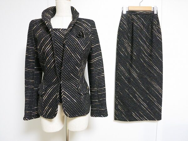 クールな雰囲気漂う|スタック 銀座マギーのスカートスーツをお譲りいただきました