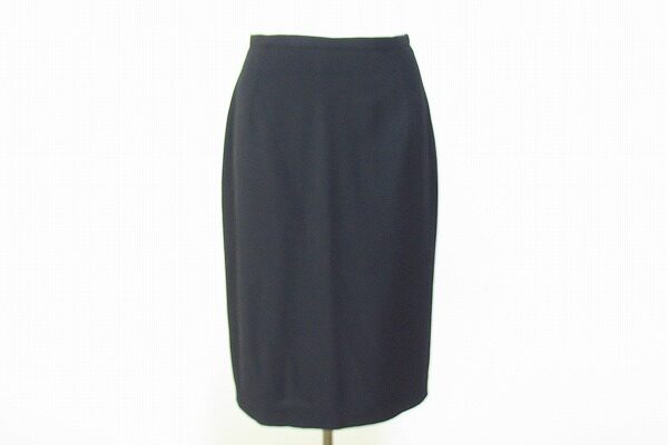 ベーシックデザインが心強い｜アルマーニコレツィオーニのスカートを買取しました