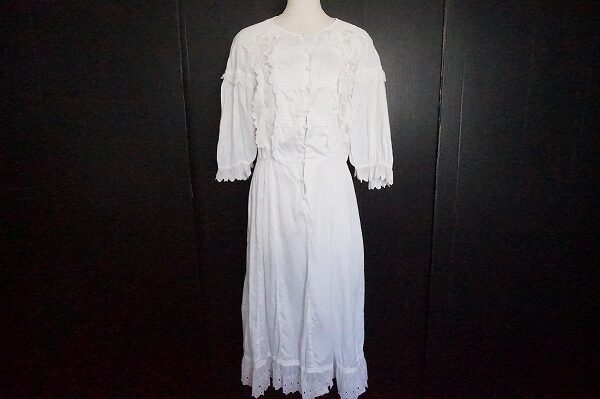 清潔感のある白がさわやか｜バラ色の暮しワンピースを買取しました