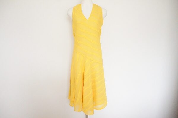 軽快なイエローが好印象に|ジバンシィのワンピースを買取しました